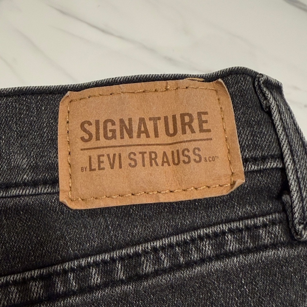 Levi’s black Heritage high rise jean shorts  size 20. 35 waist  Great condition! - Picture 5 of 7